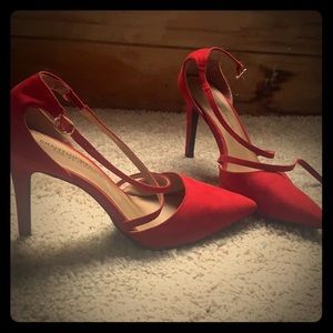 Christian Siriano red heels 👠